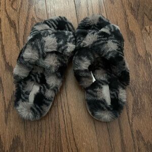 VS Pink Faux Fur Slippers NWT
